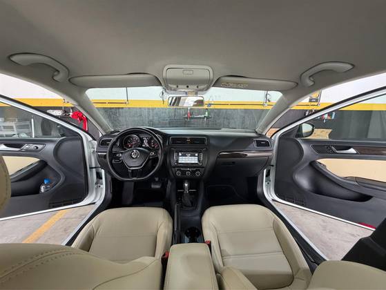 VOLKSWAGEN JETTA 2.0 COMFORTLINE FLEX 4P TIPTRONIC